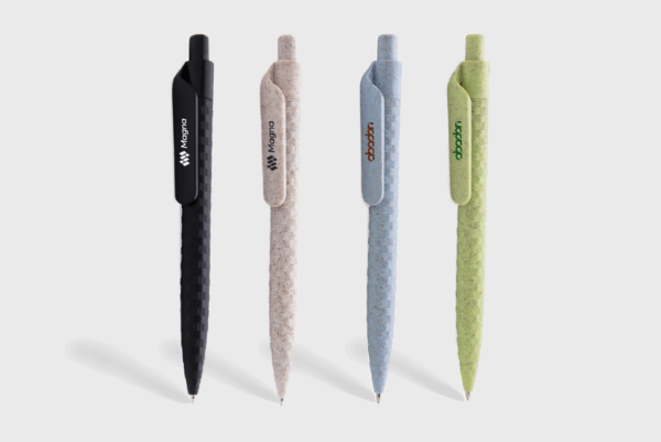 Wheat straw pen